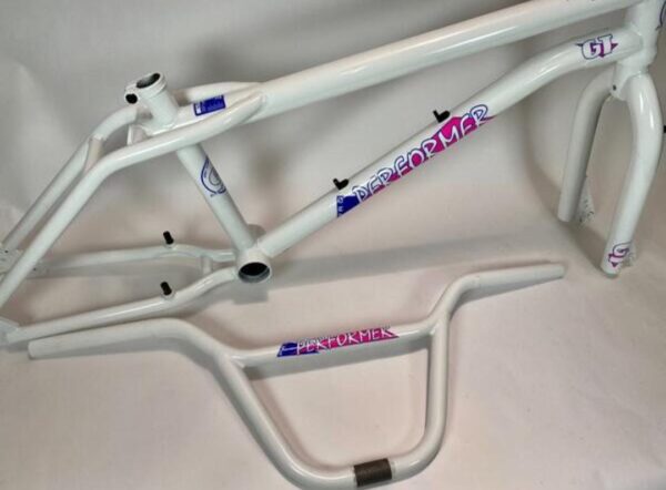 2021 gt pro performer 20" frameset – white